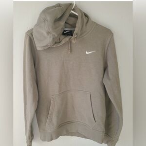 Men’s Nike hoodie small. I would say color is a beige like green.